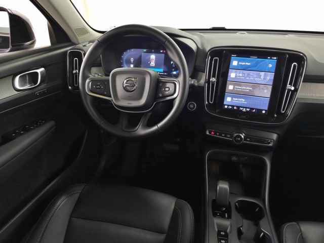 Certified 2025 Volvo XC40 B5 Core image 20