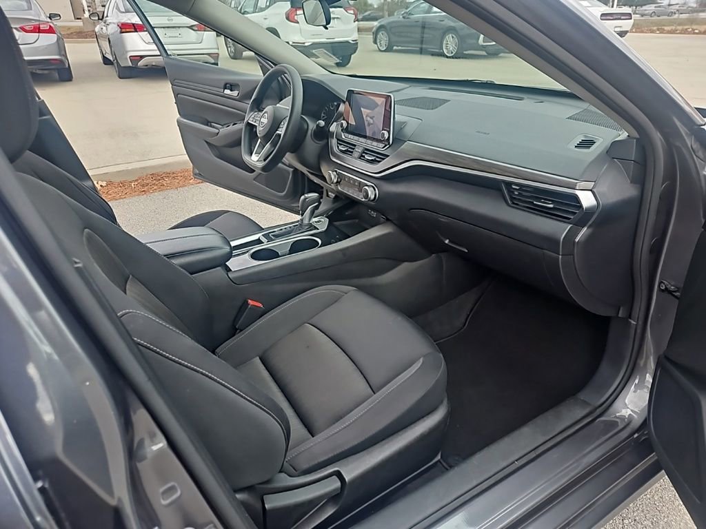 Used 2024 Nissan Altima 2.5 SV image 28