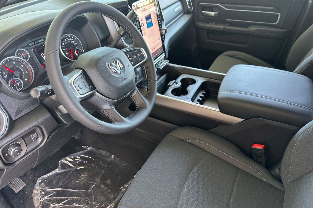 New 2026 RAM 2500 Big Horn AWD/4WD image 10