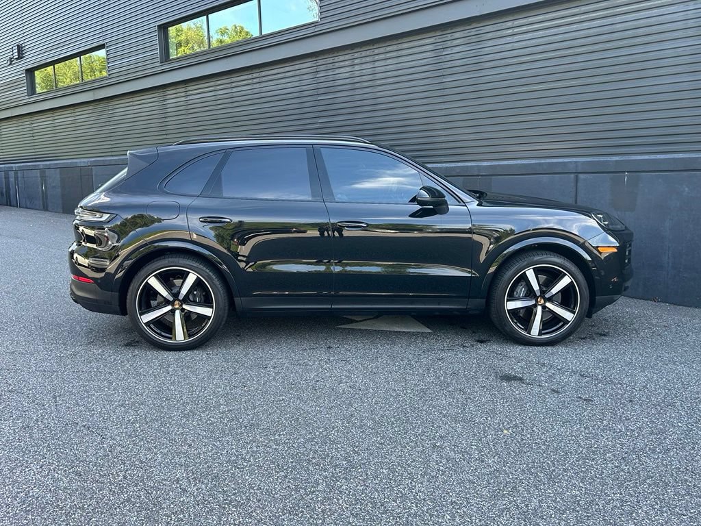 Certified 2025 Porsche Cayenne AWD/4WD image 11