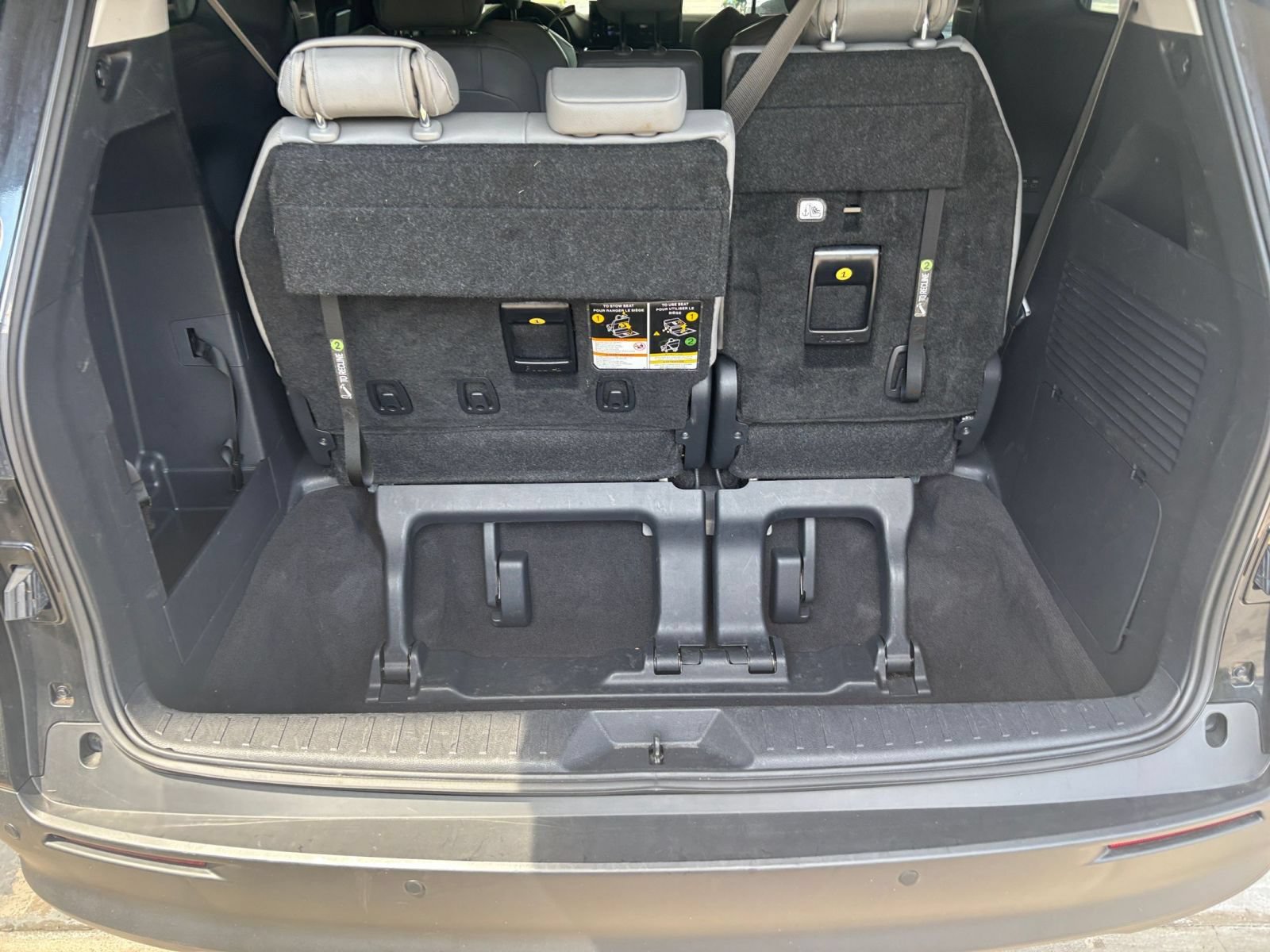 Used 2025 Toyota Sienna XLE FWD image 33