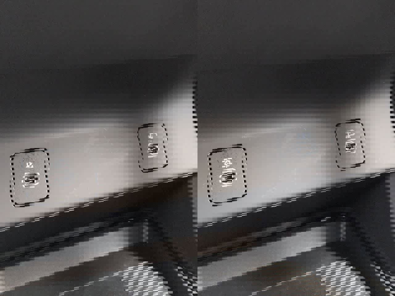 Certified 2025 Land Rover Discovery Sport S image 32