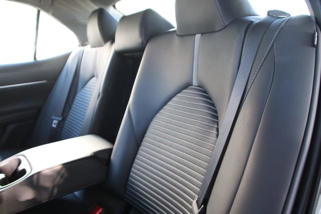 Certified 2019 Toyota Camry SE FWD image 11
