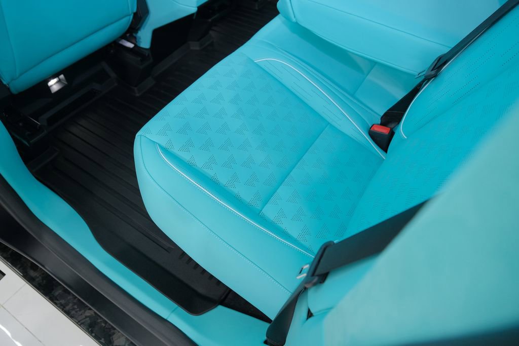 Used 2025 Tesla Cybertruck AWD Crew Cab image 33