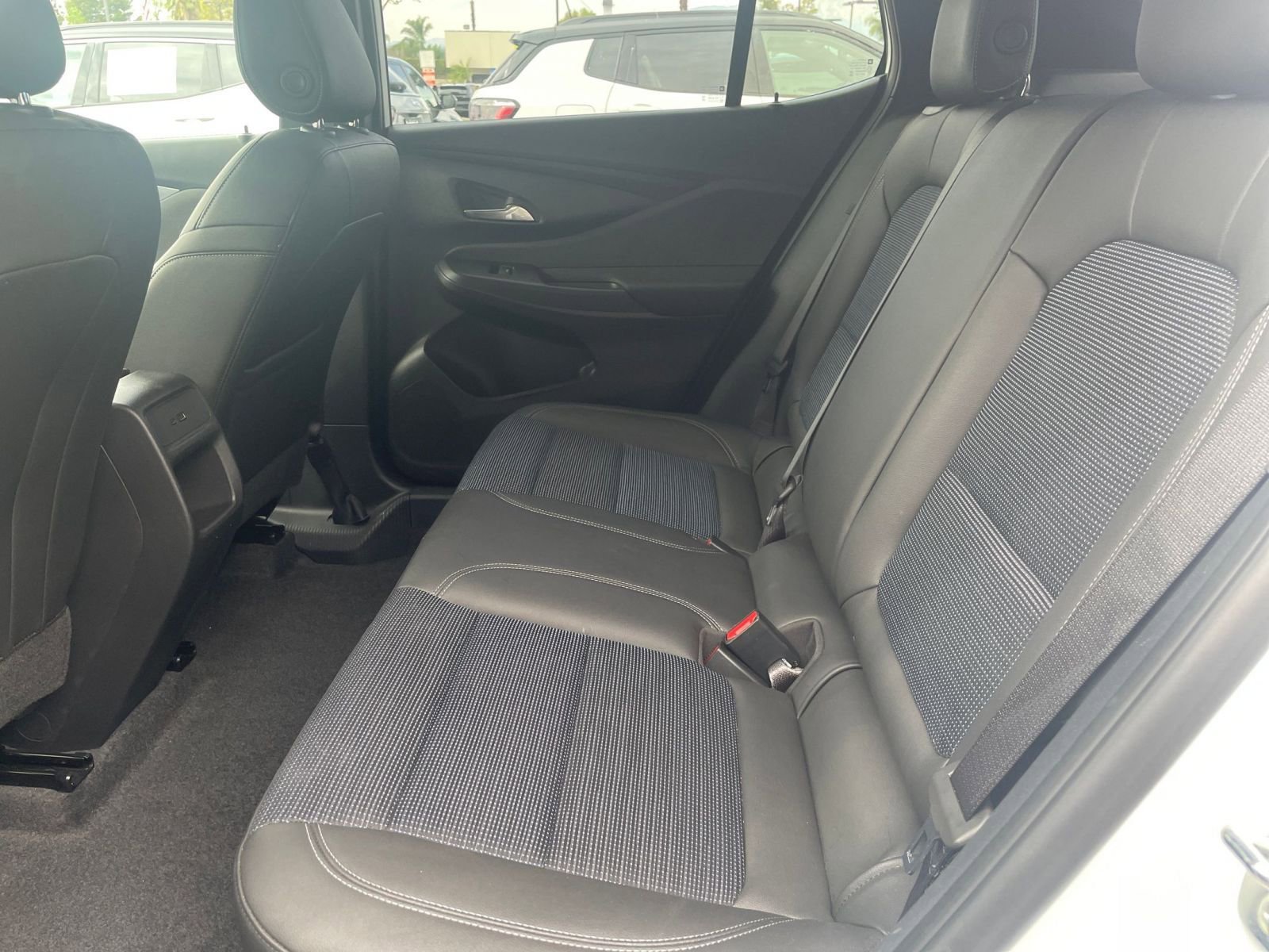 Used 2025 Buick Envista Preferred image 27