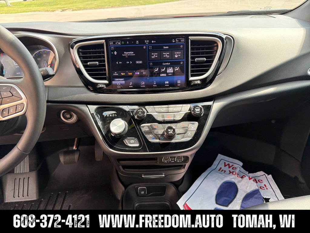 Used 2025 Chrysler Pacifica Select FWD image 25