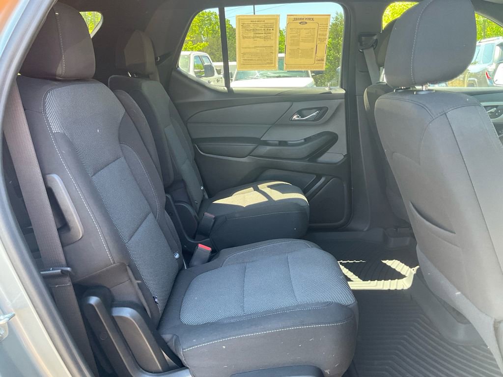 Used 2023 Chevrolet Traverse LT FWD image 13