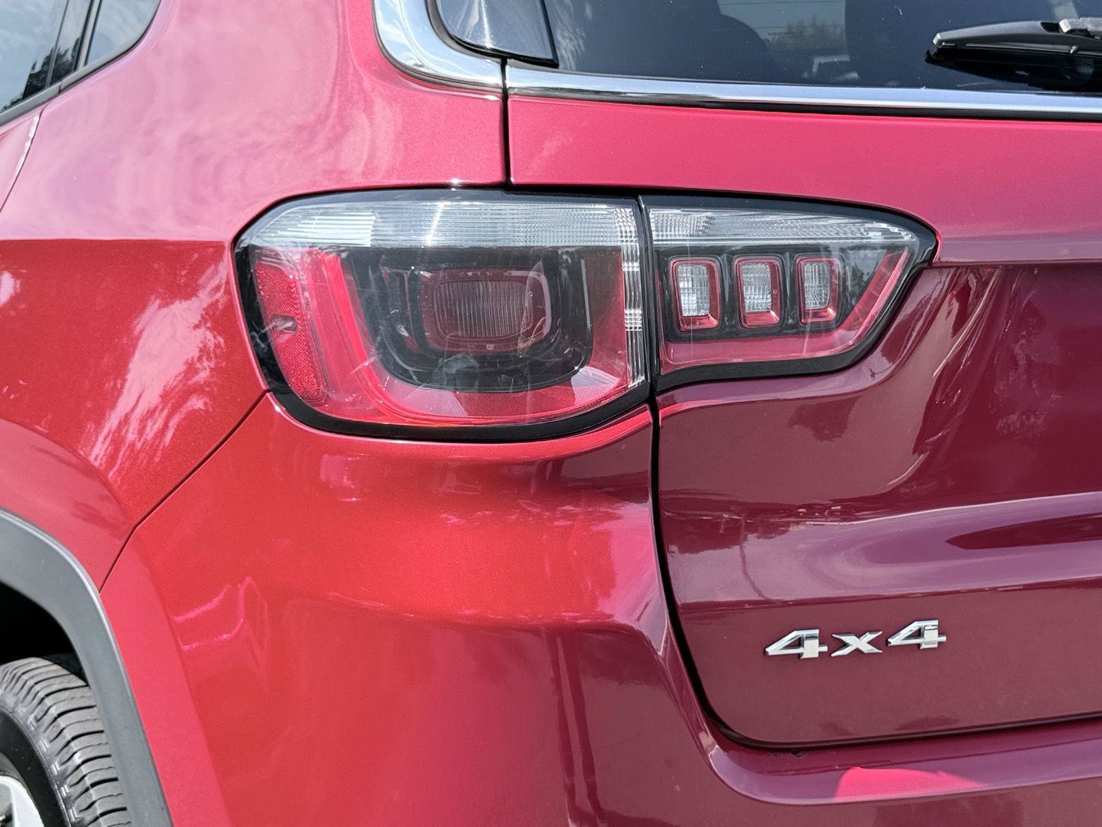 Used 2018 Jeep Compass Latitude w/ Popular Equipment Group AWD/4WD image 7