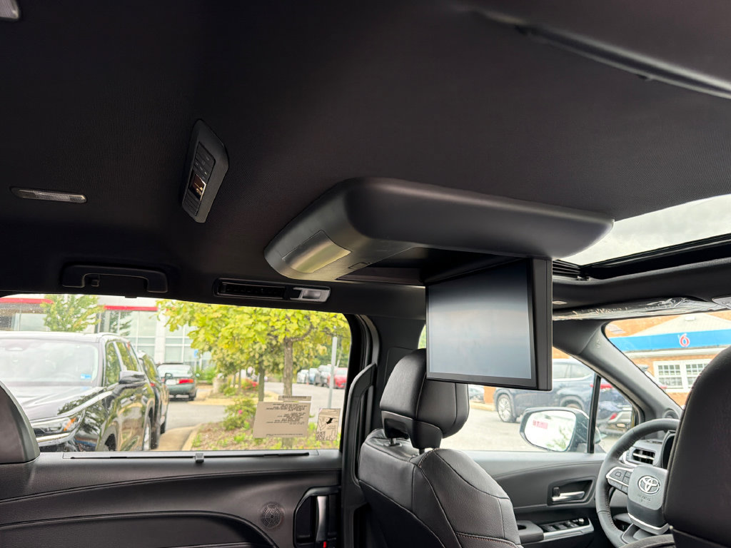New 2026 Toyota Sienna Platinum AWD/4WD image 18