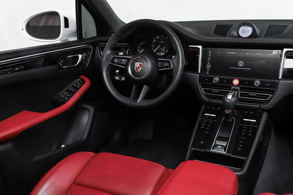 Used 2025 Porsche Macan AWD/4WD image 12