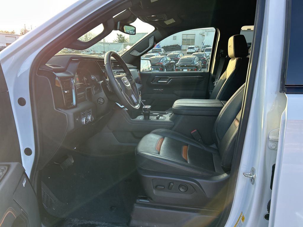 Used 2025 GMC Sierra 1500 AT4 image 9