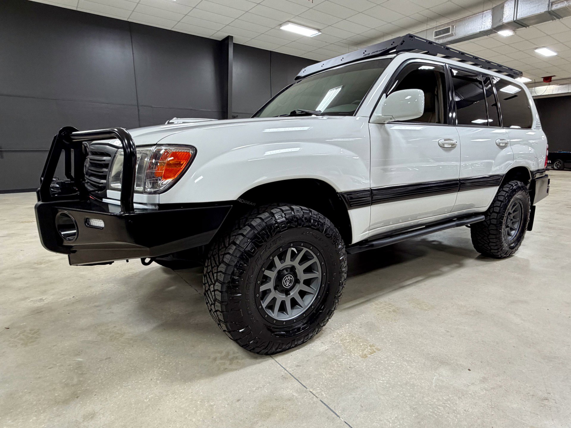 Used 2004 Toyota Land Cruiser image 10