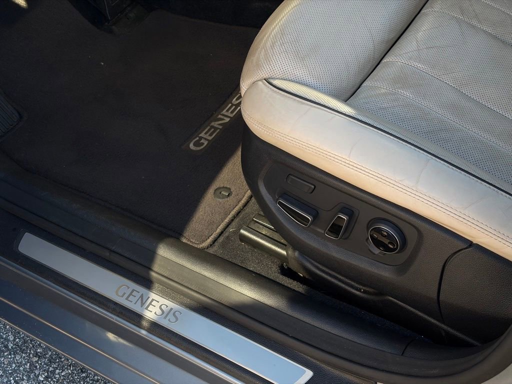 Used 2015 Hyundai Genesis 3.8 w/ Option Group 04 image 13