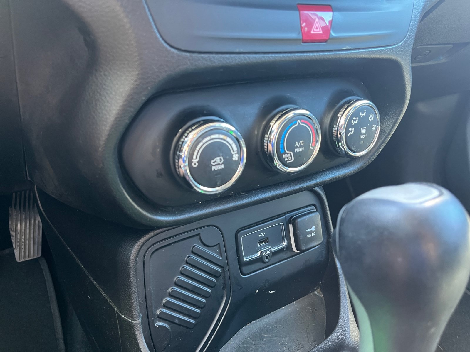 Used 2016 Jeep Renegade Latitude w/ Safety & Security Group FWD image 26