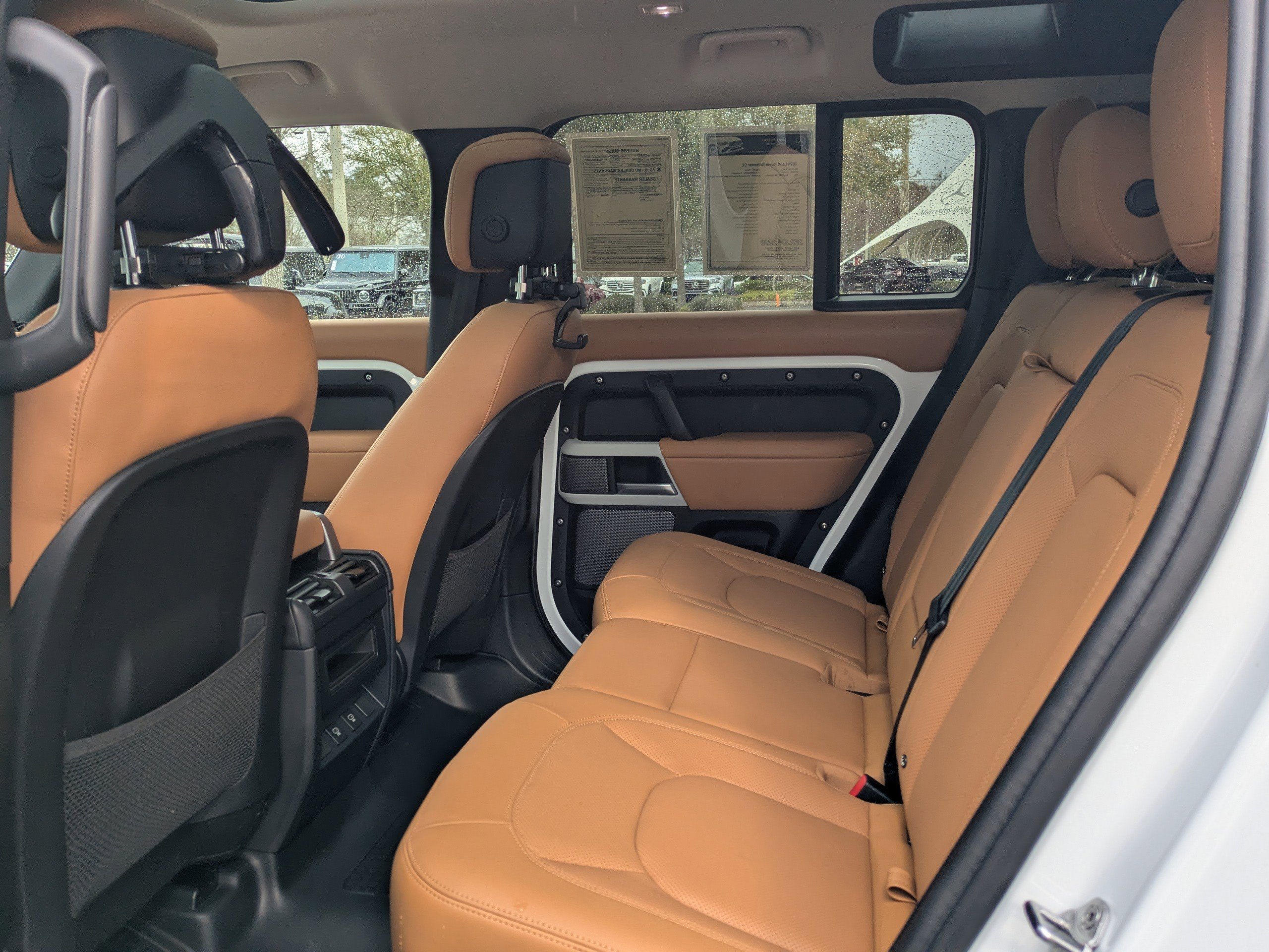 Used 2024 Land Rover Defender 110 SE image 13