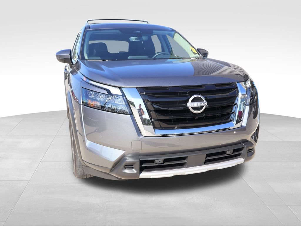 Used 2025 Nissan Pathfinder SL w/ SL Premium Package AWD/4WD image 7
