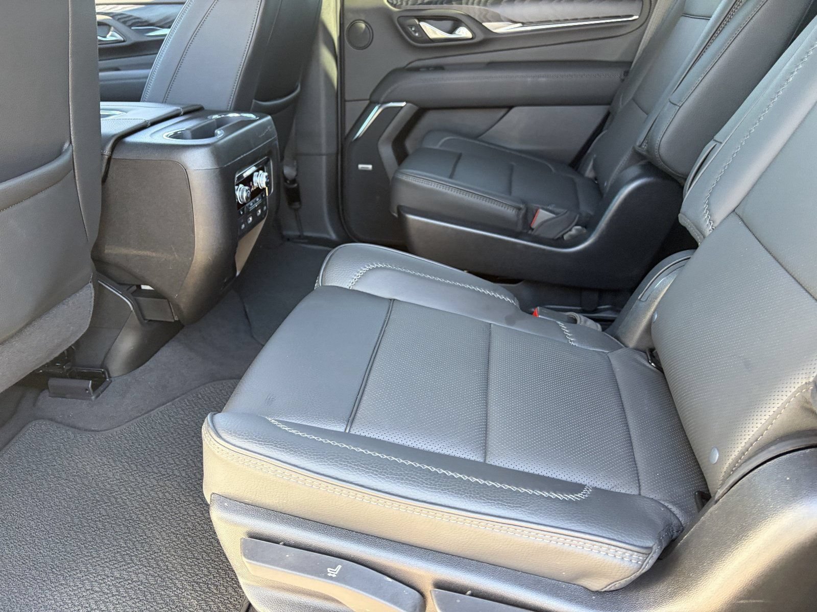 Certified 2023 GMC Yukon Denali w/ Denali Reserve Package AWD/4WD image 18
