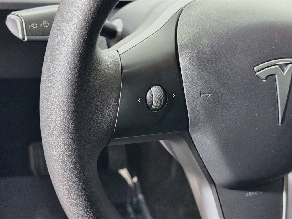Used 2021 Tesla Model Y Long Range AWD/4WD image 10
