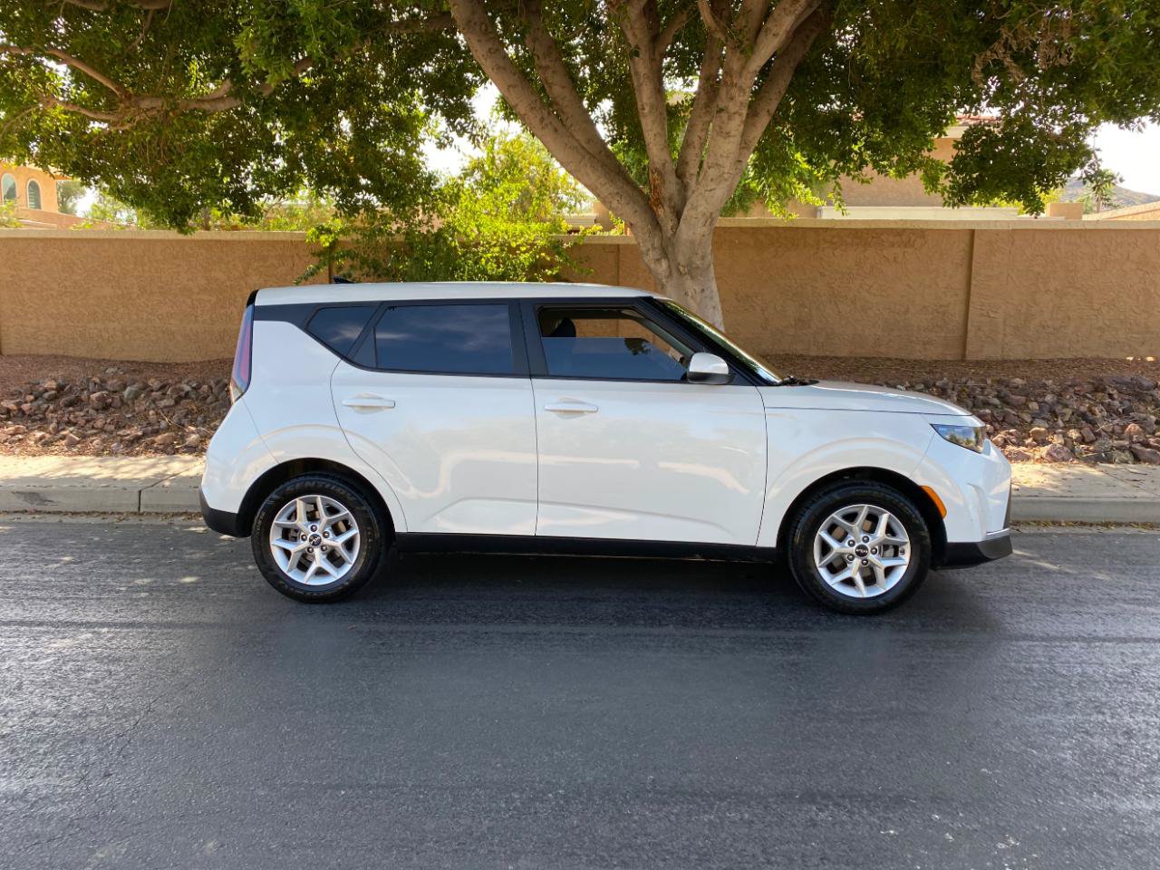 Used 2025 Kia Soul LX w/ LX Technology Package FWD image 2