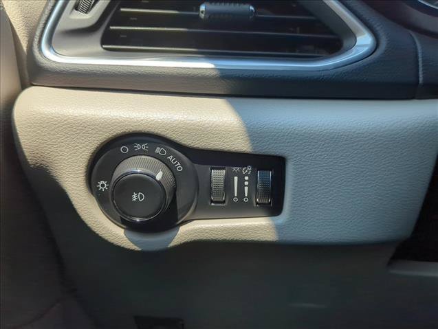 Used 2019 Chrysler Pacifica Touring-L Plus w/ Advanced Safetytec Group FWD image 15