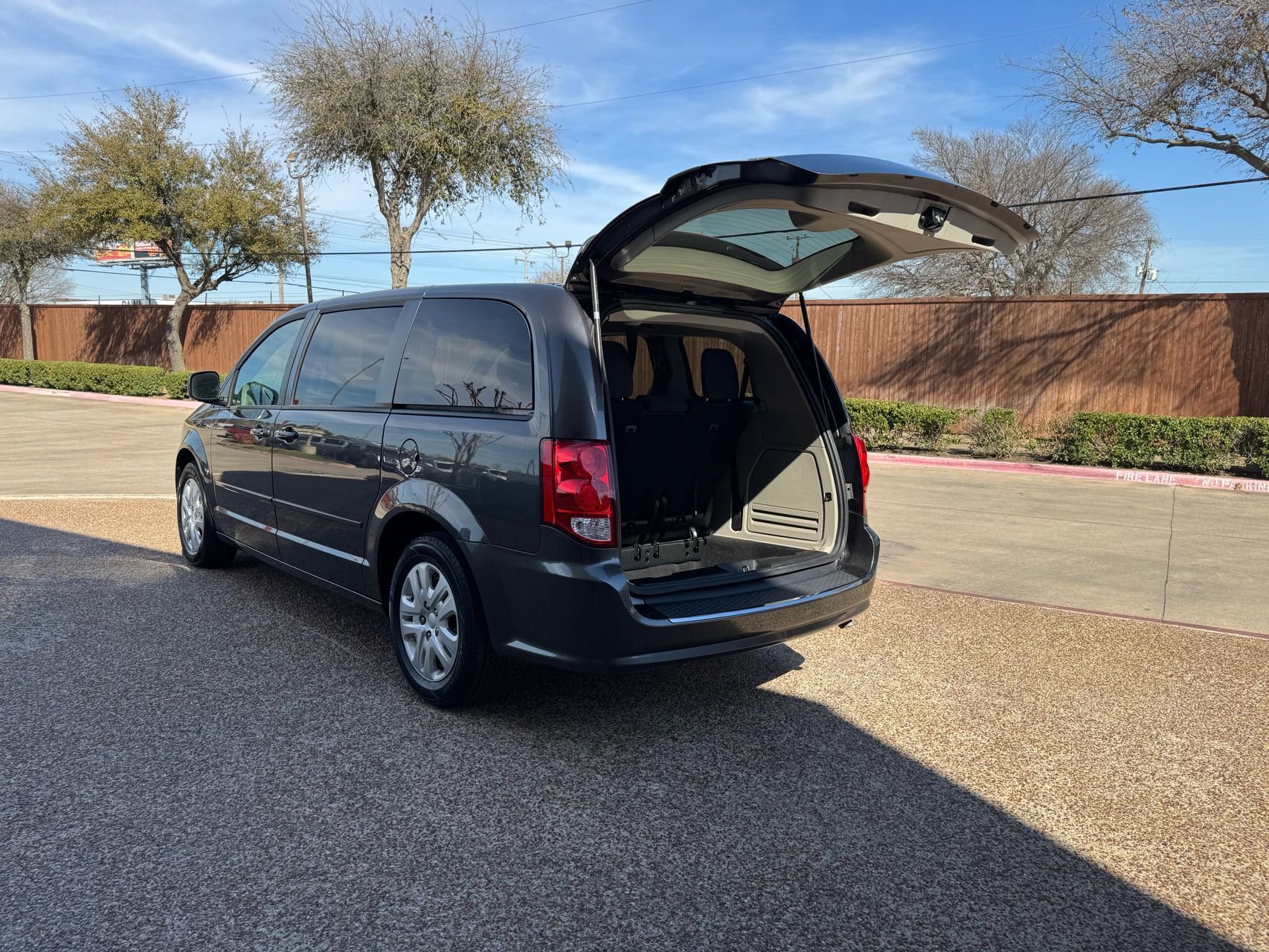 Used 2017 Dodge Grand Caravan SE w/ Power Window Group image 11
