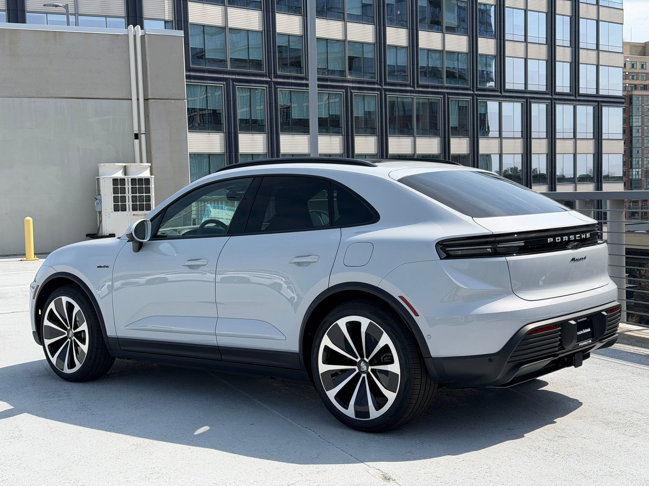 New 2026 Porsche Macan 4 Electric AWD/4WD image 3