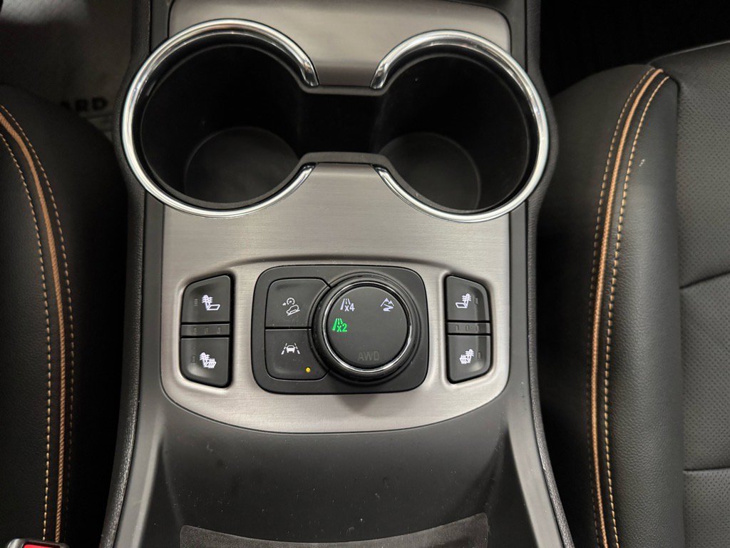 Used 2024 GMC Terrain AT4 w/ LPO, 'HIT The Road' Package image 22