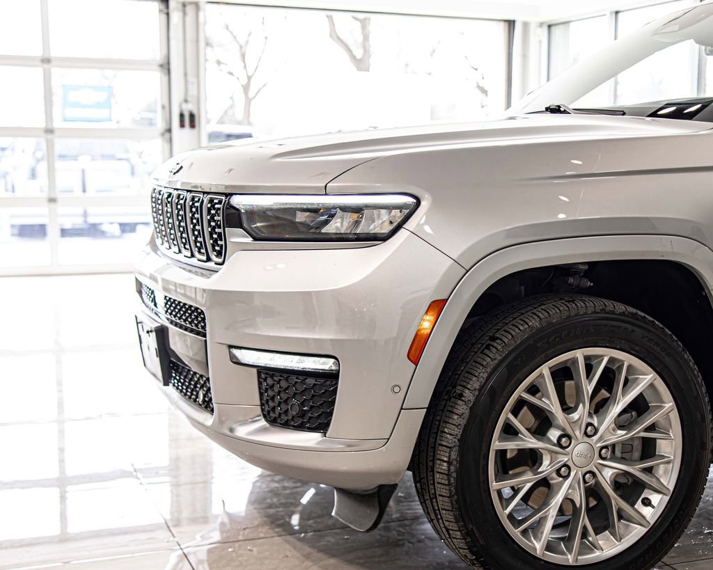 Used 2021 Jeep Grand Cherokee L Summit w/ Advanced Protech Group IV AWD/4WD image 5