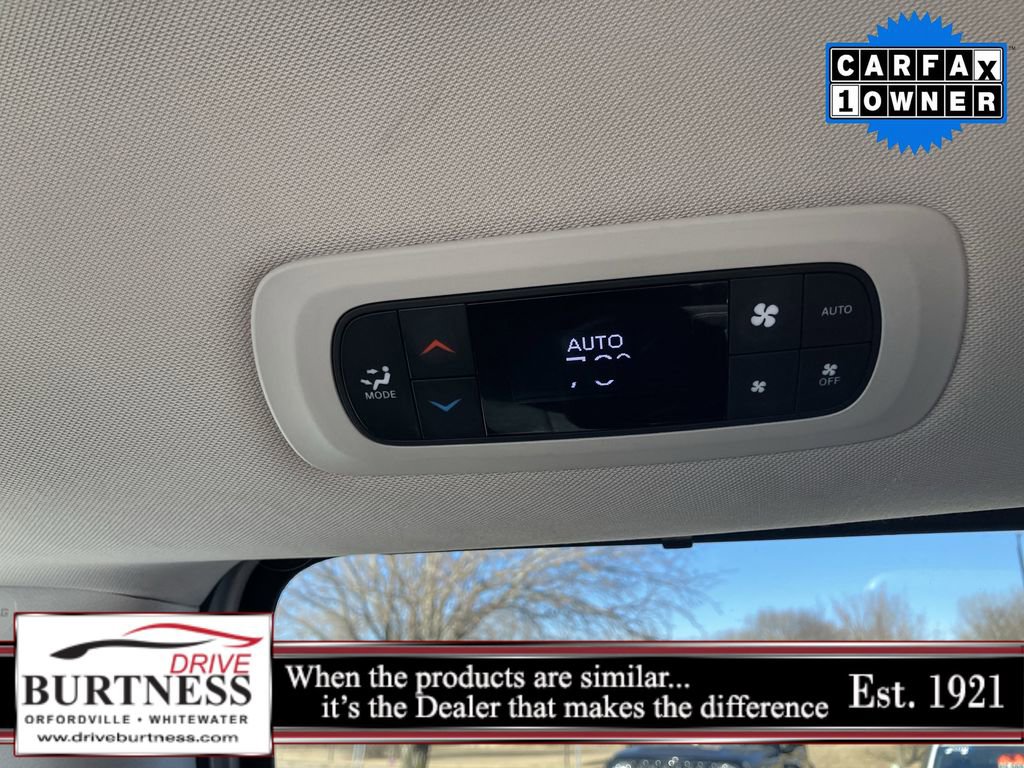 Used 2024 Chrysler Pacifica Touring-L FWD image 24