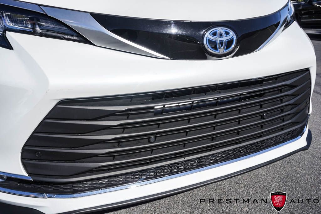 Used 2024 Toyota Sienna XLE AWD/4WD image 16
