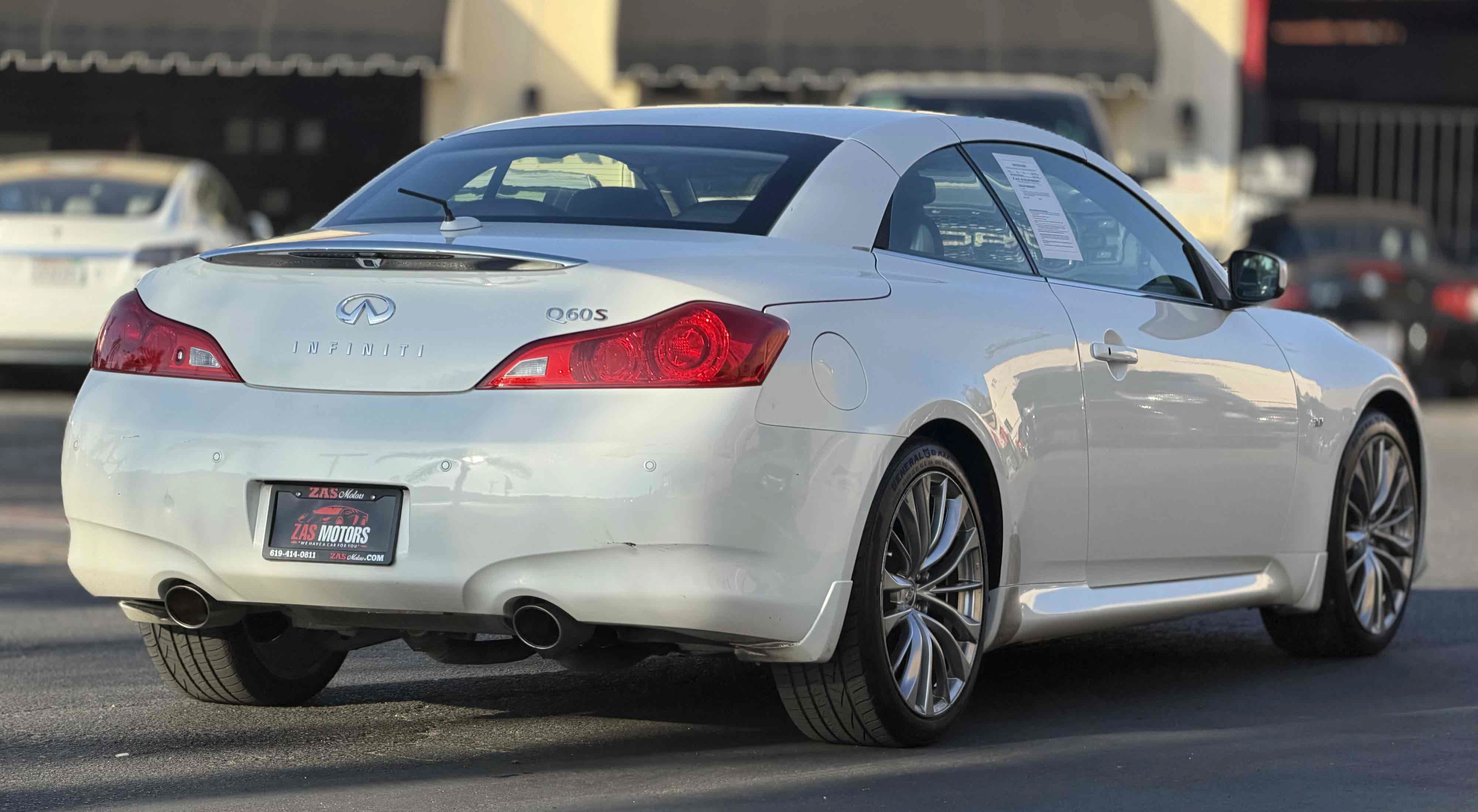 Used 2014 INFINITI Q60 Convertible w/ Premium Package RWD image 12