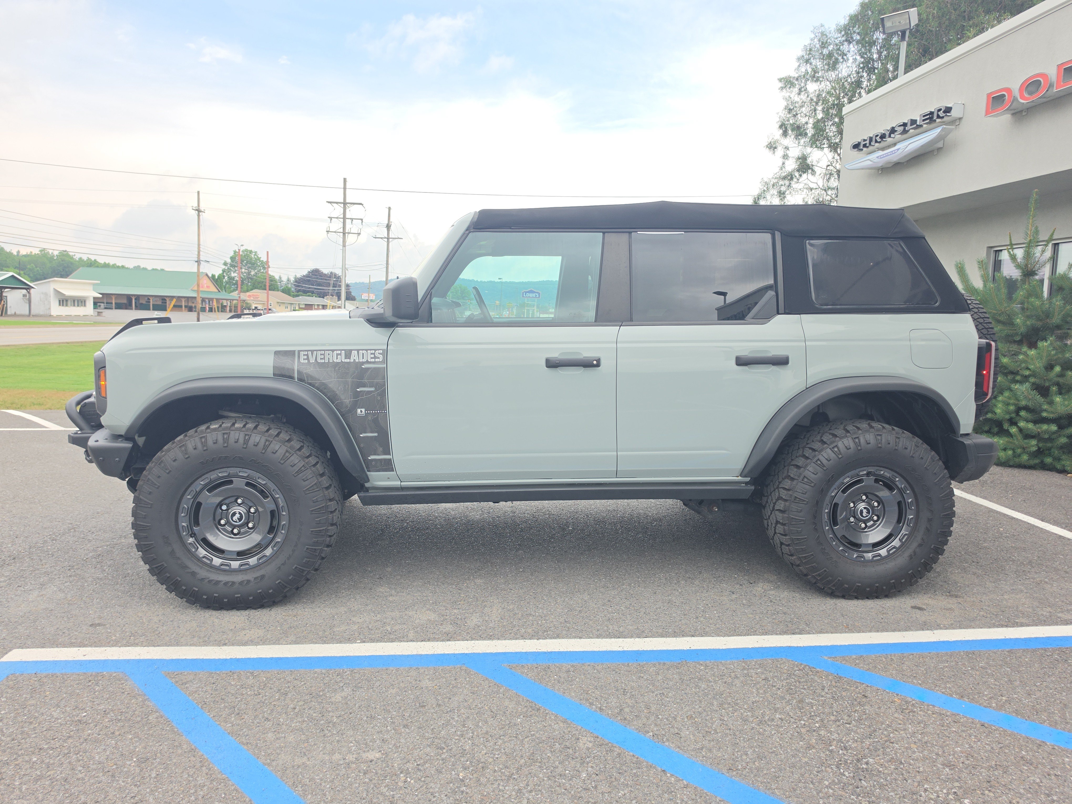 Used 2023 Ford Bronco Everglades AWD/4WD image 6