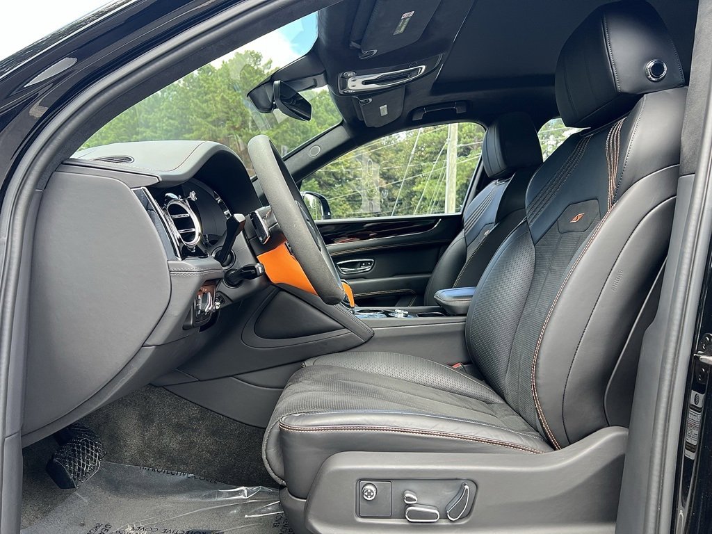 Used 2023 Bentley Bentayga image 26