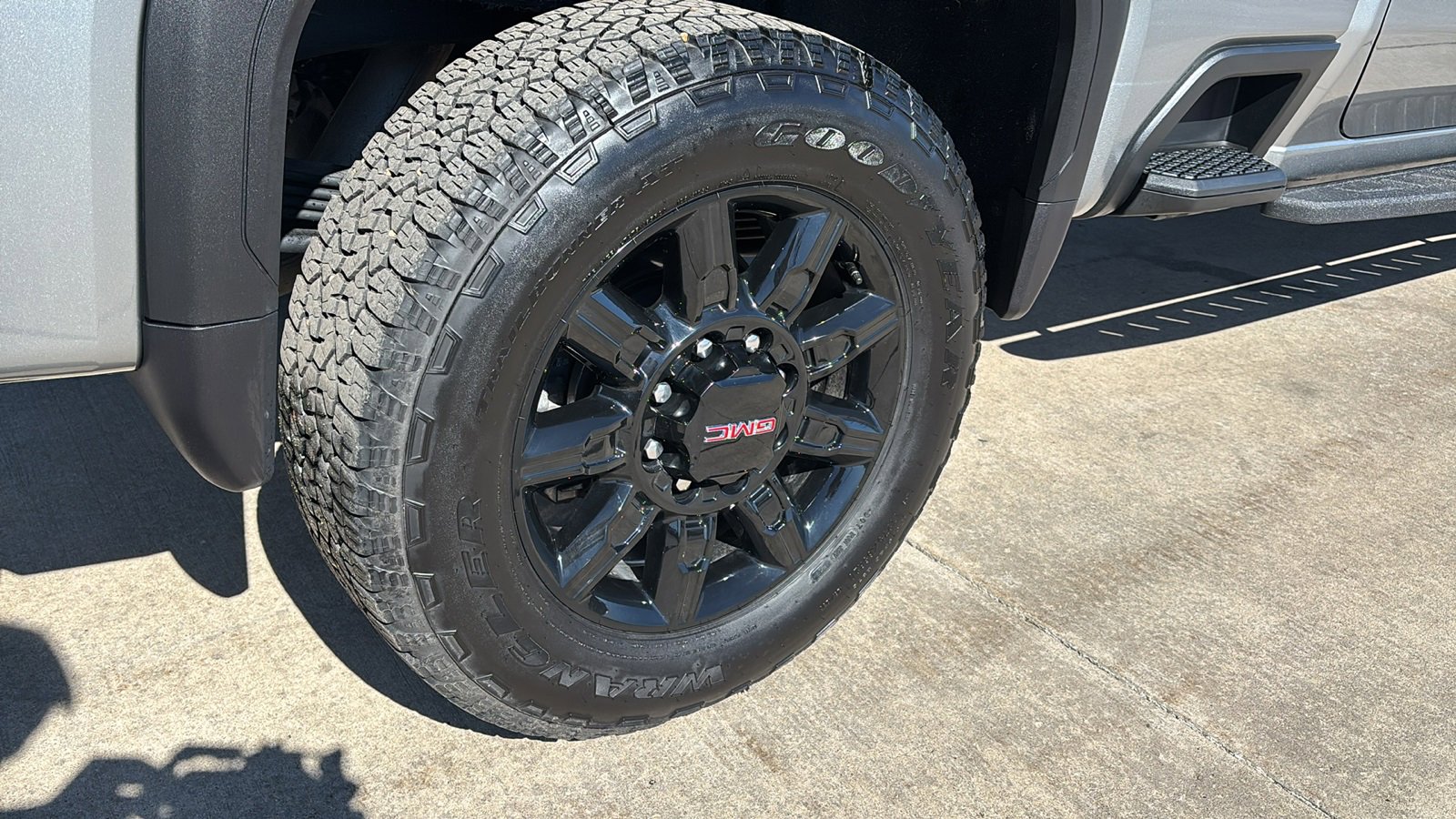 Used 2024 GMC Sierra 2500 AT4 w/ AT4 Premium Plus Package image 11