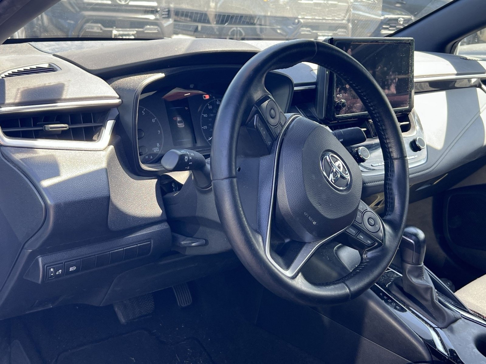 Used 2023 Toyota Corolla SE w/ Carpet Mat Package (TMS) FWD image 17