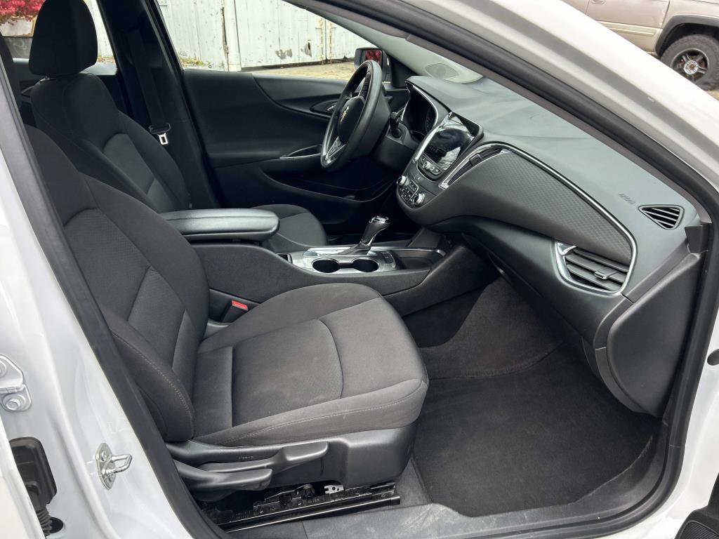 Used 2019 Chevrolet Malibu LT image 17