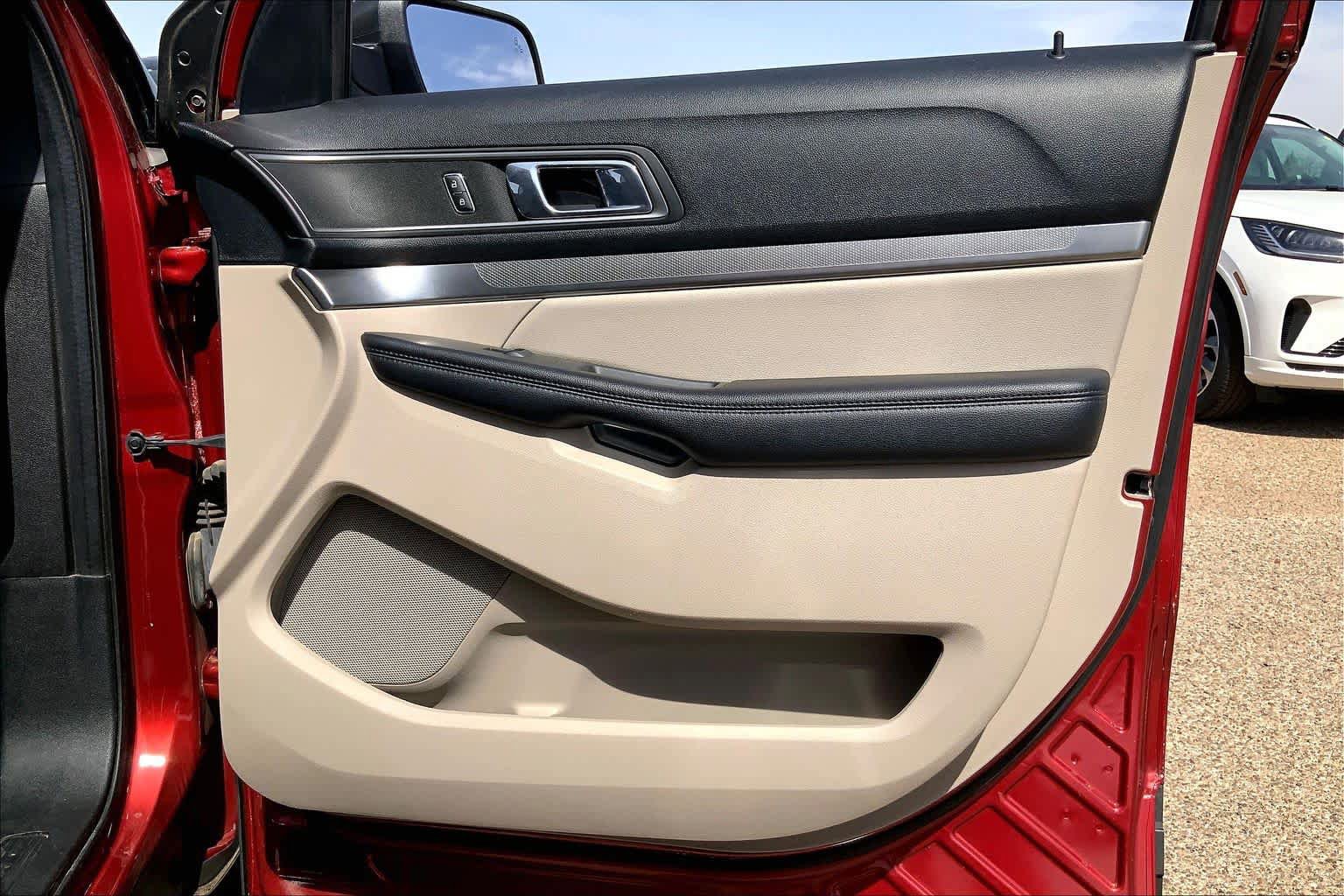 Used 2019 Ford Explorer XLT w/ Equipment Group 201A FWD image 23