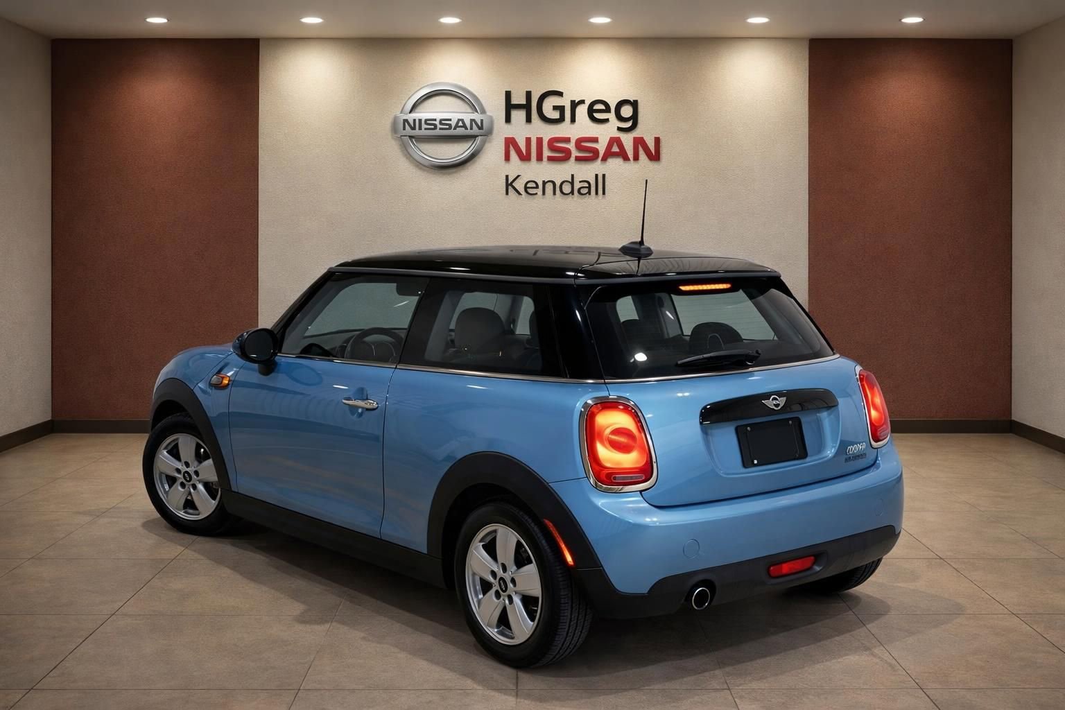 Used 2017 MINI Cooper 2-Door Hardtop FWD image 2