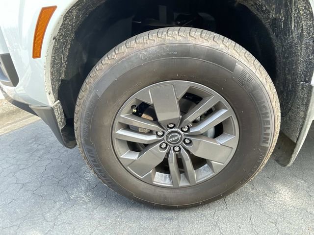 Used 2025 Nissan Frontier SV image 7