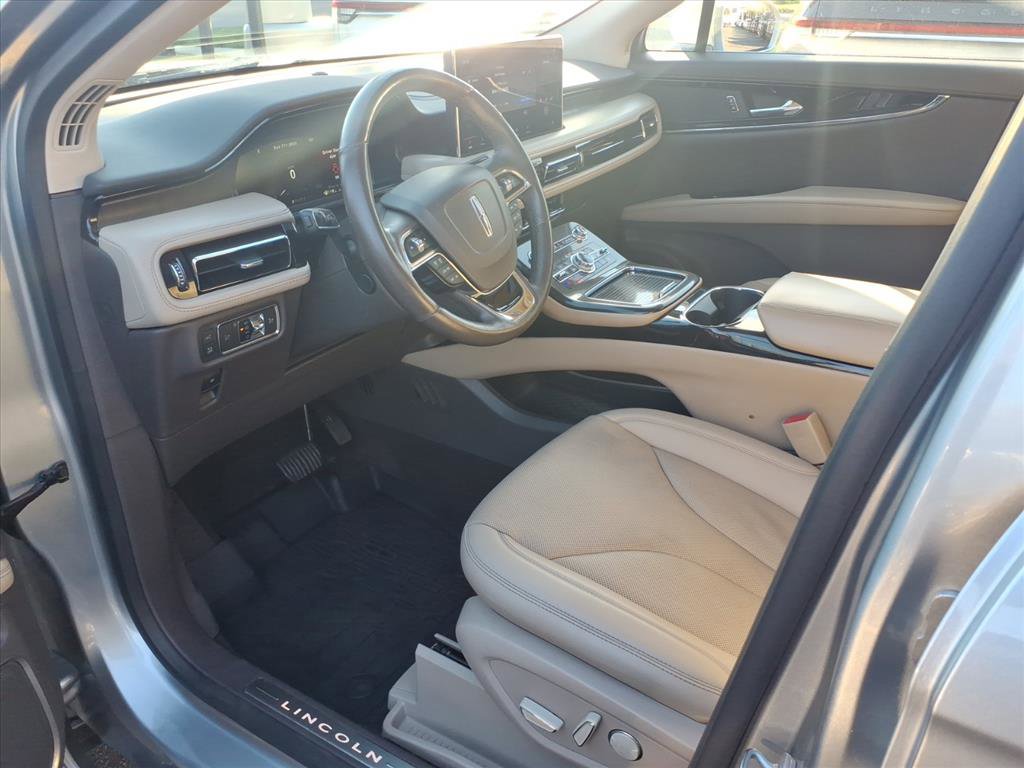 Used 2022 Lincoln Nautilus Reserve image 13