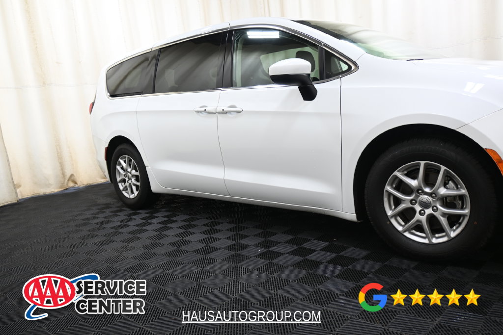 Used 2023 Chrysler Voyager LX FWD image 18