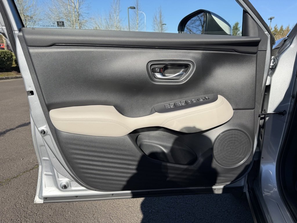 Used 2025 Honda HR-V LX image 12