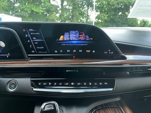 Used 2024 Cadillac Escalade Premium Luxury AWD/4WD image 13