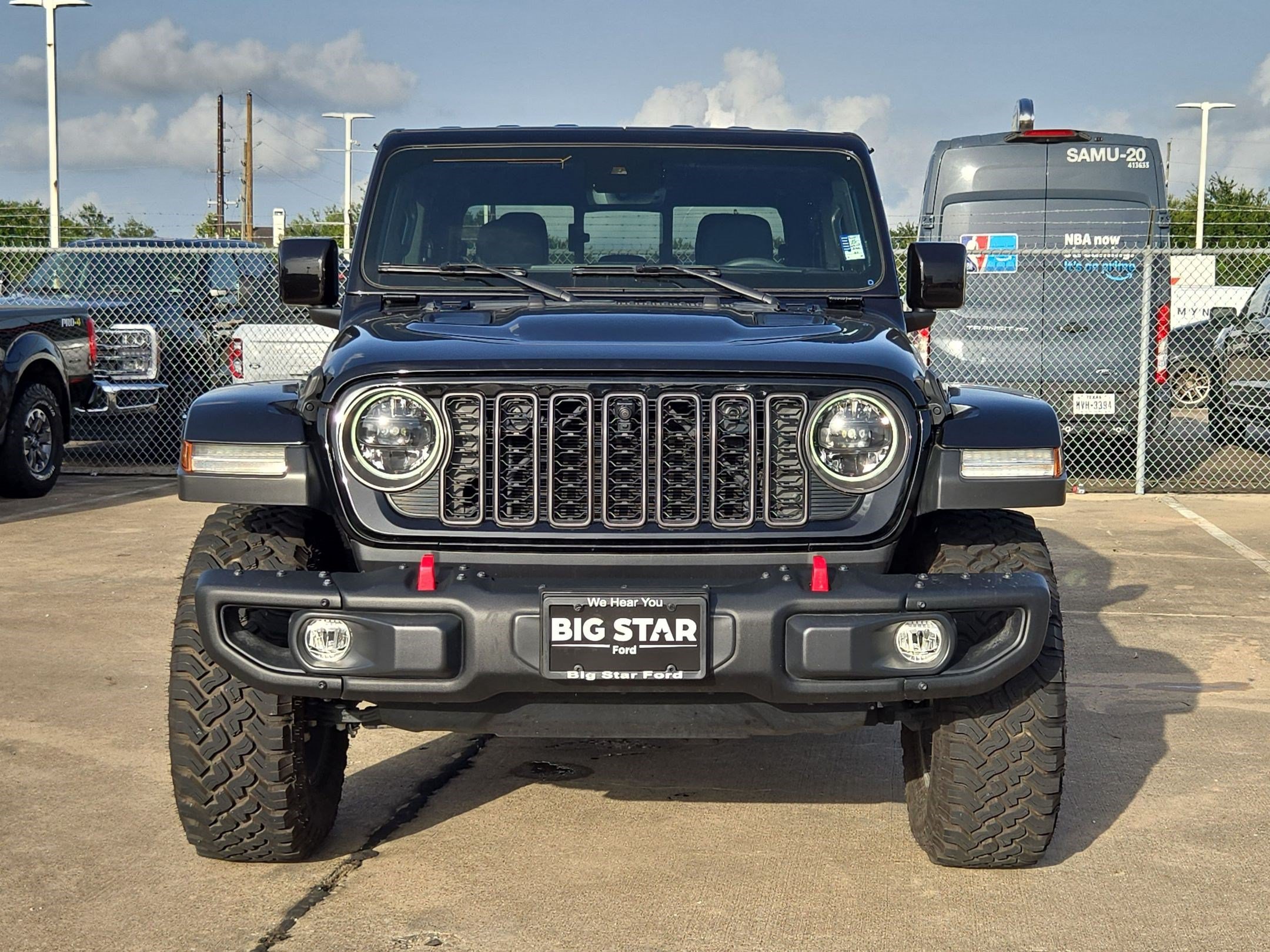 Used 2024 Jeep Gladiator Rubicon AWD/4WD image 11