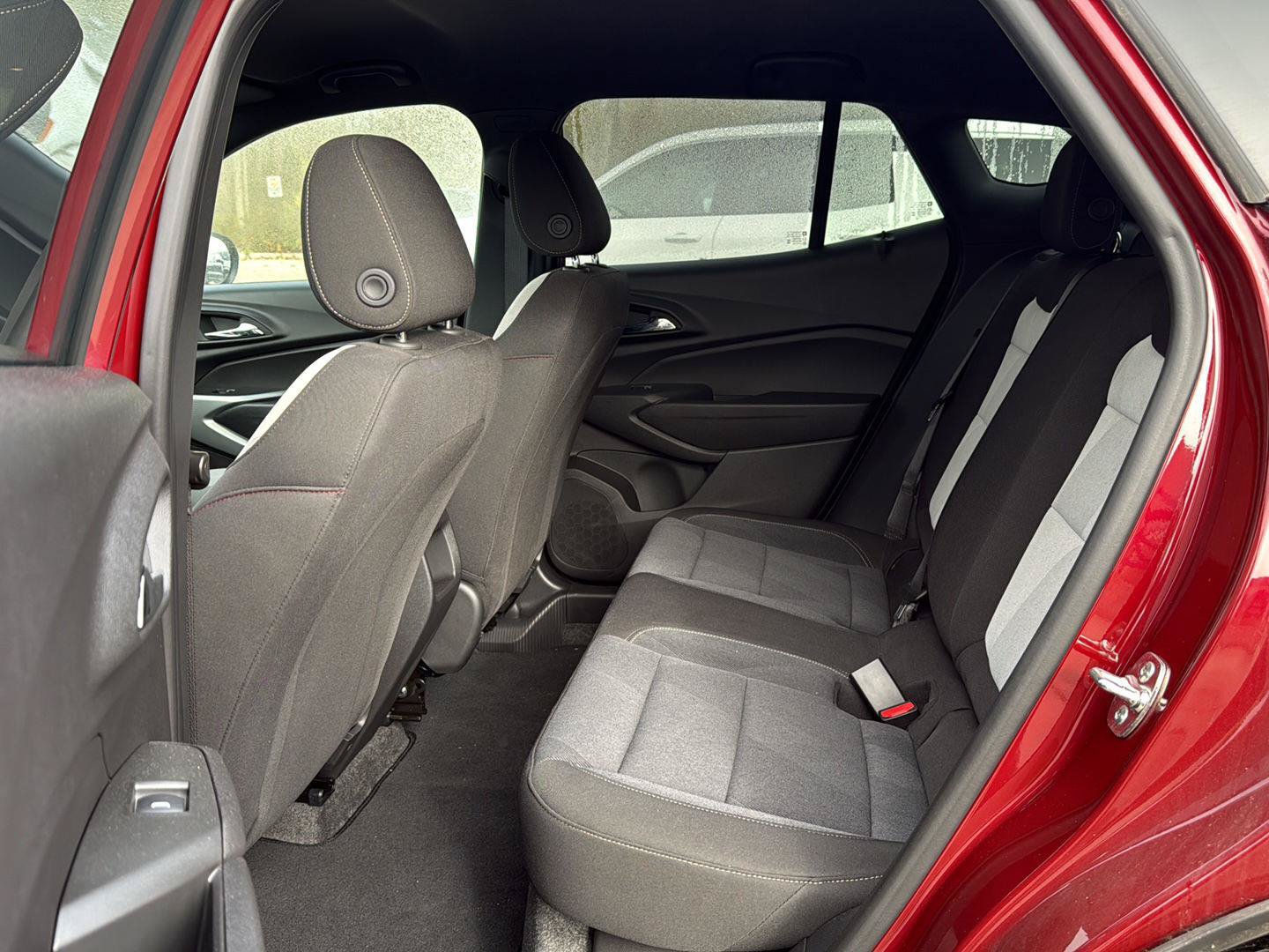 Used 2025 Chevrolet Trax RS FWD image 14