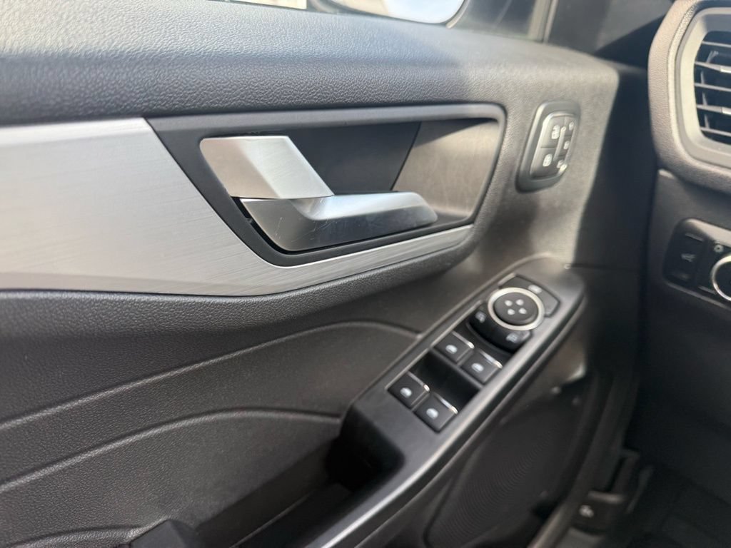 Used 2025 Ford Escape Platinum AWD/4WD image 21