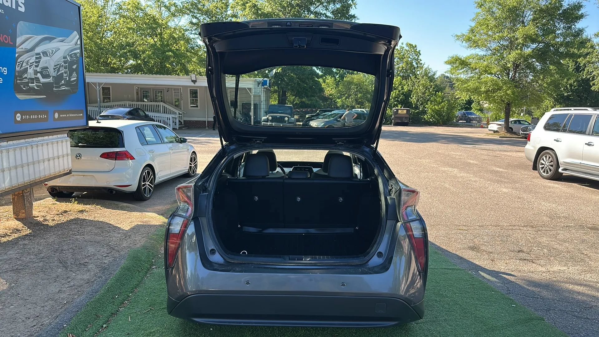 Used 2017 Toyota Prius Four w/ Advanced Technology Package FWD image 12