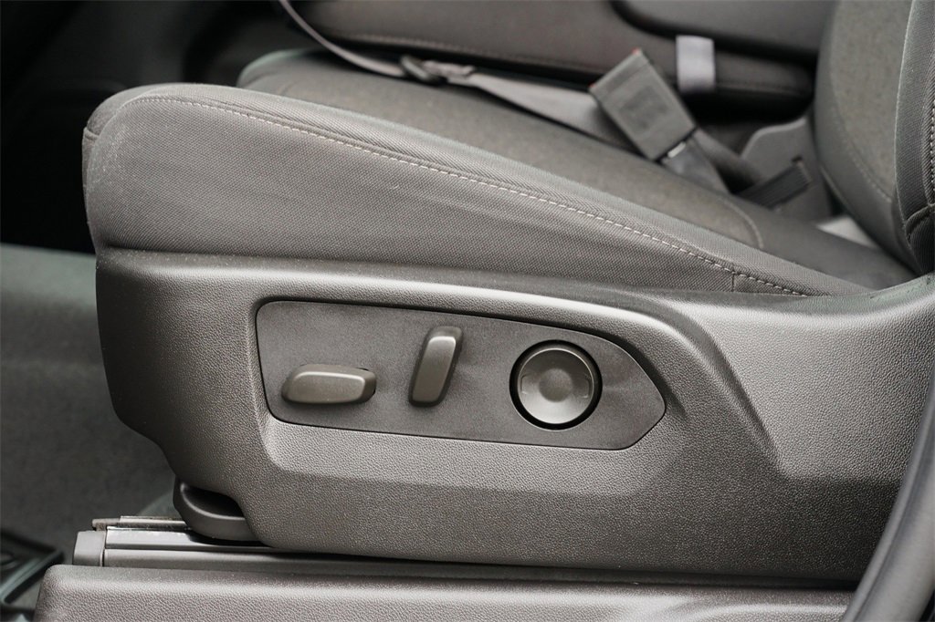 Used 2024 Chevrolet Silverado 2500 Custom w/ Custom Value Package image 16