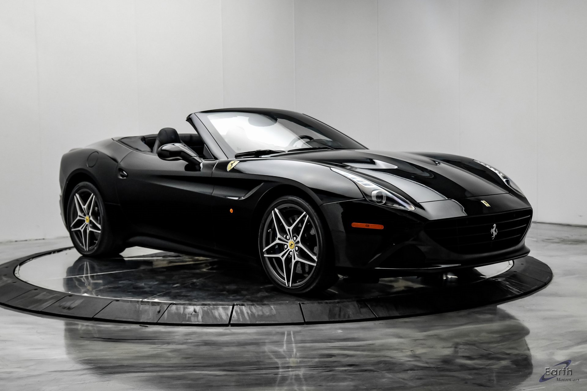 Used 2016 Ferrari California T image 24