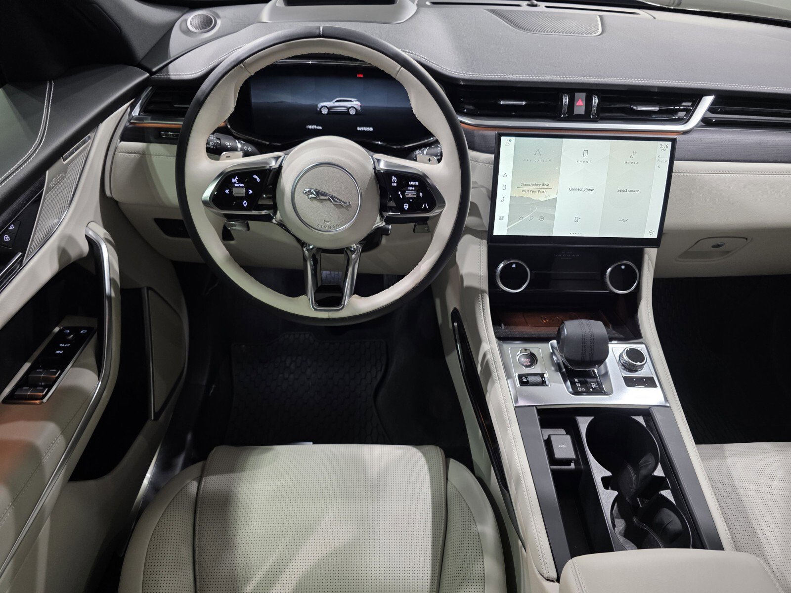 Used 2025 Jaguar F-PACE R-Dynamic S AWD/4WD image 10